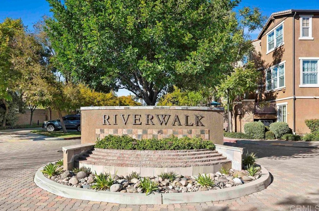 10177 Star Magnolia Ln, Santee, CA 92071-7218