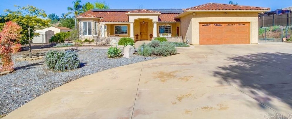 427 Canyon Rim Dr, El Cajon, CA 92021-3858