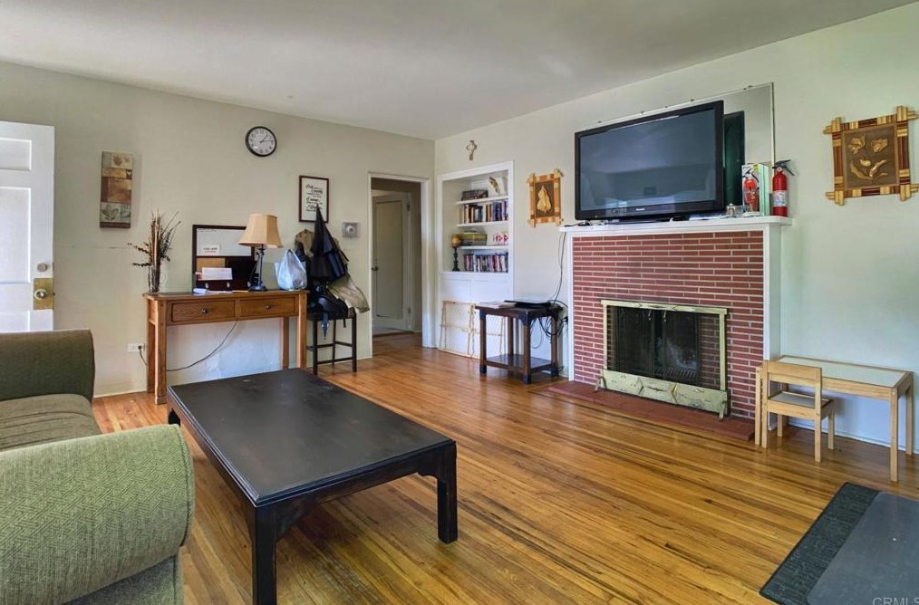 7592 Church St, Lemon Grove, CA 91945-2305