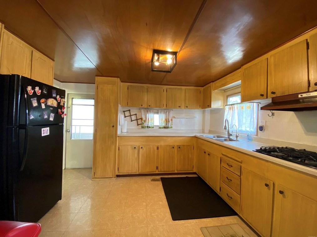 4932 Old Cliffs Rd, San Diego, CA 92120