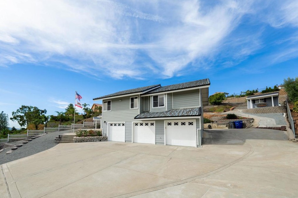 1456 Vista Grande Rd, El Cajon, CA 92019-3676
