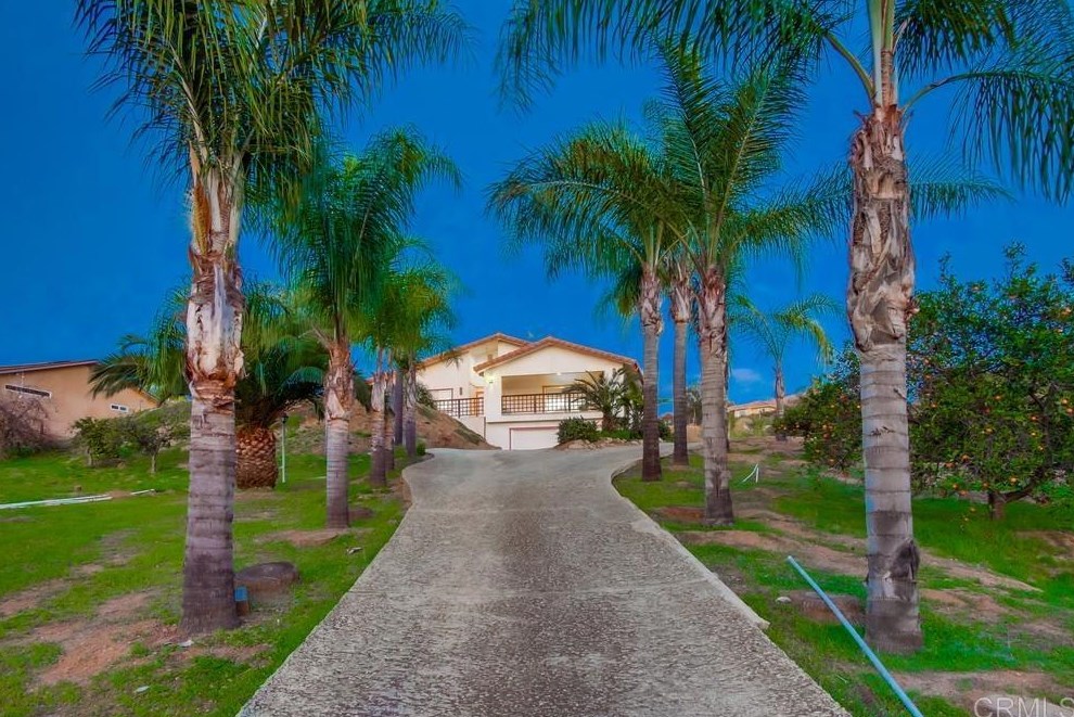 9929 Bon Vue Dr, El Cajon, CA 92021-2516