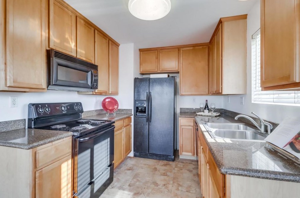 695 Sea Vale St, Chula Vista CA  91910-1213 exterior