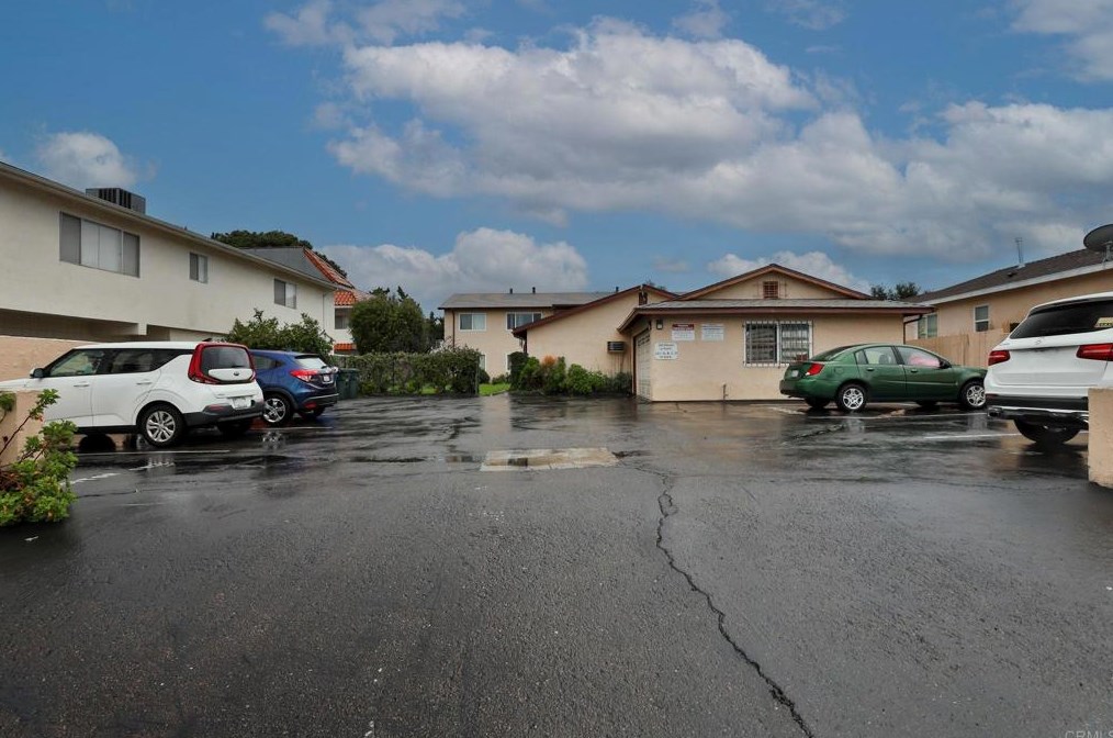 343 Claydelle Ave, El Cajon CA 92020-4533 exterior