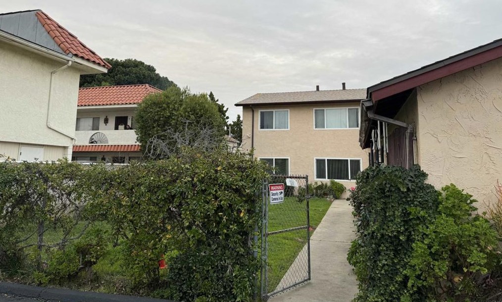 343 Claydelle Ave, El Cajon CA 92020-4533 exterior