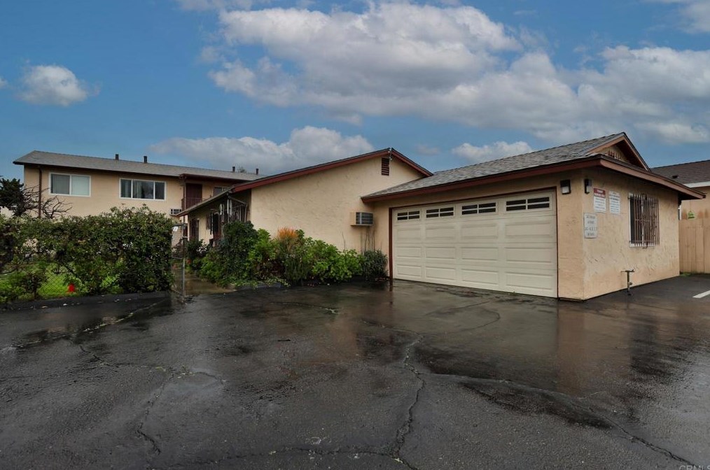 343 Claydelle Ave, El Cajon CA 92020-4533 exterior