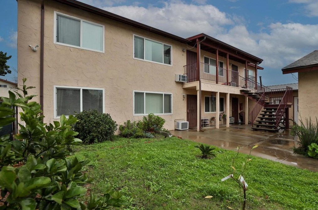 343 Claydelle Ave, El Cajon CA 92020-4533 exterior