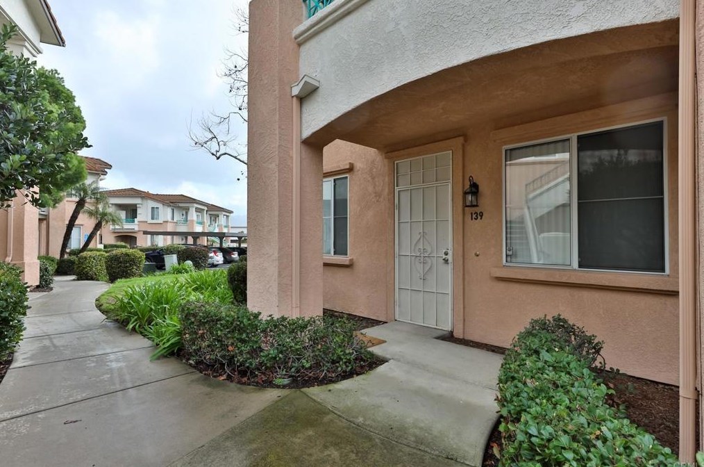 11438 Via Rancho San Diego, El Cajon, CA 92019-5279