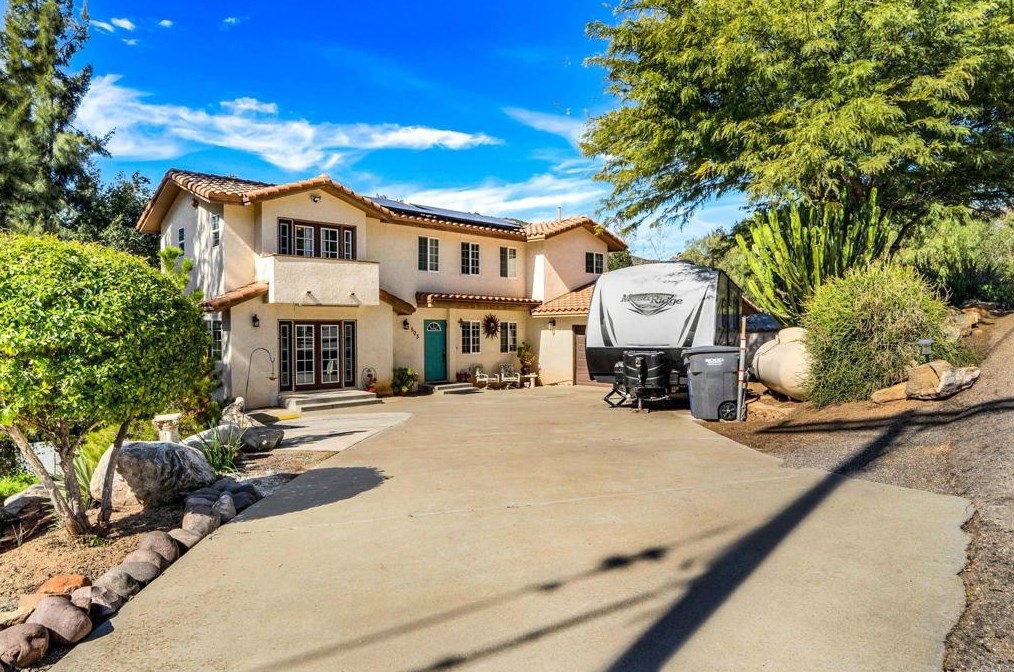503 Silverbrook Dr, El Cajon, CA 92019-1551