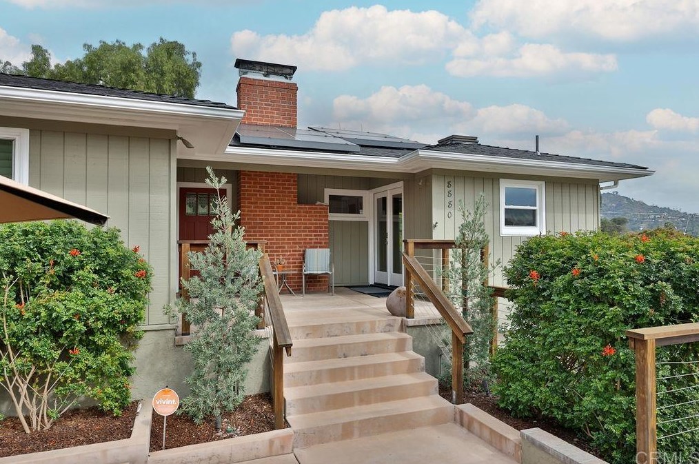 8880 Country Club Pl, Spring Valley, CA 91977-1003