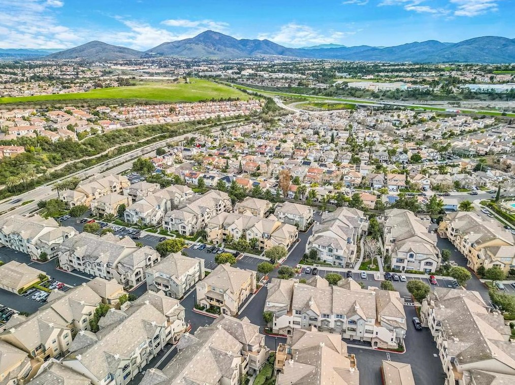 1350 La Rochelle Ave, Chula Vista CA  91913-3990 exterior