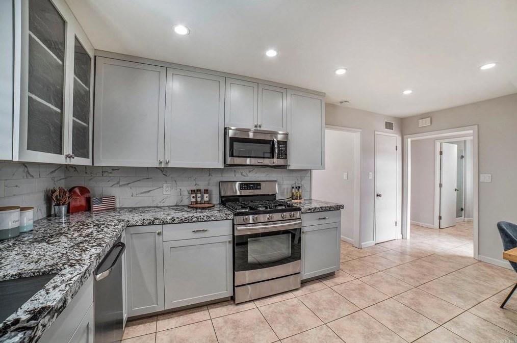 508 Terra Ln, El Cajon, CA 92019-1057