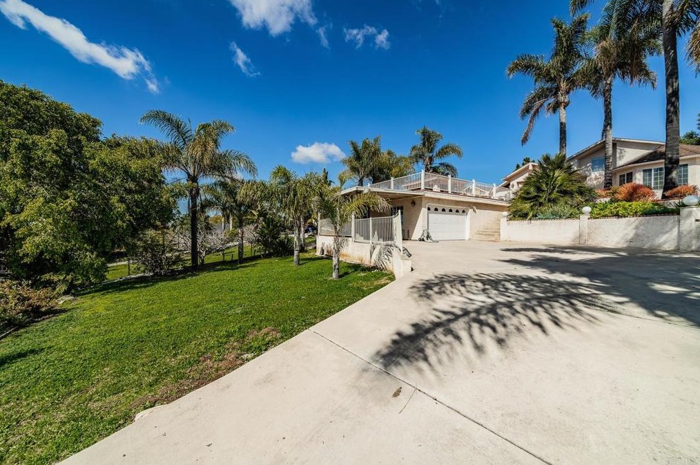 1141 Beverly Dr, Vista, CA 92084