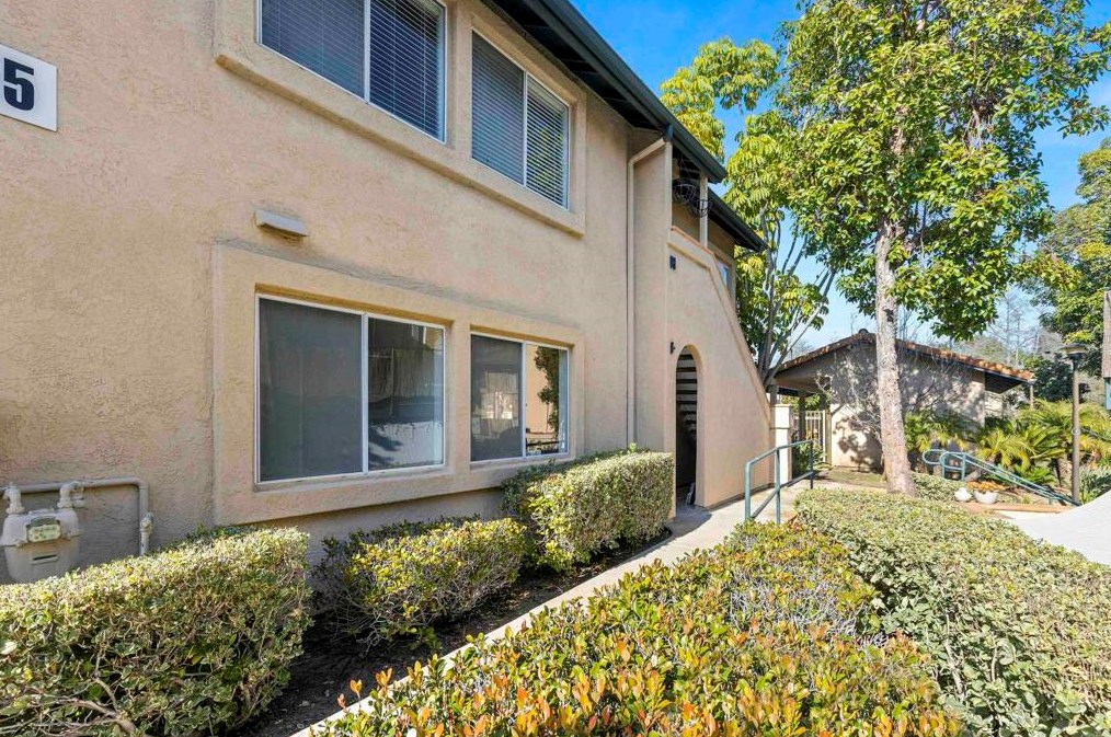11305 Avenida De Los Lobos #f, San Diego, CA 92127