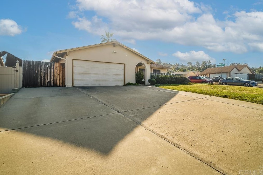 833 Pebble Pl, El Cajon, CA 92019-3421
