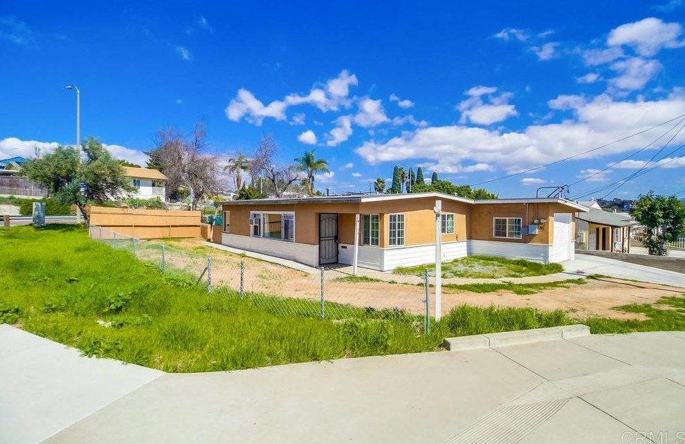 4102 Hemlock St, San Diego, CA 92113-1821