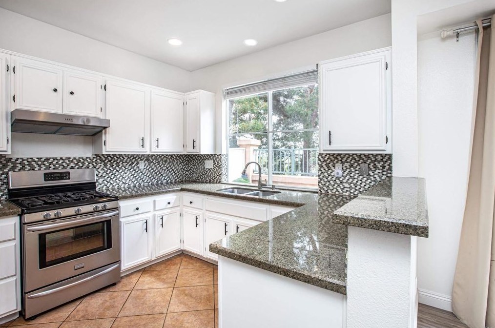 1189 Calle Tesoro, Chula Vista CA  91915-1262 exterior