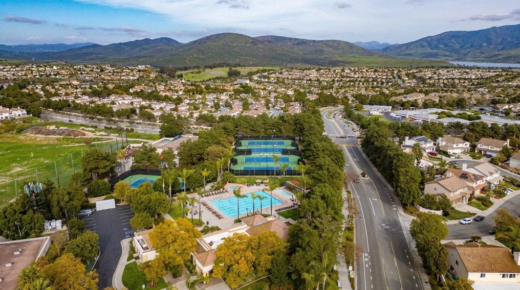 1189 Calle Tesoro, Chula Vista CA  91915-1262 exterior