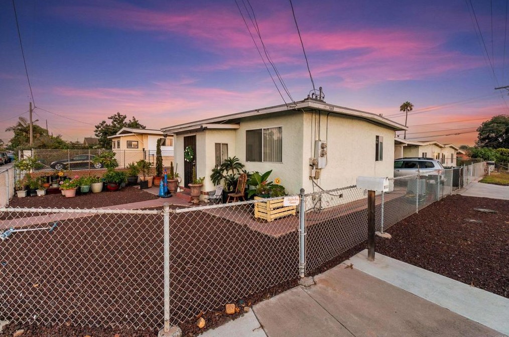 1669 Del Monte Ave, Chula Vista CA  91911-5817 exterior