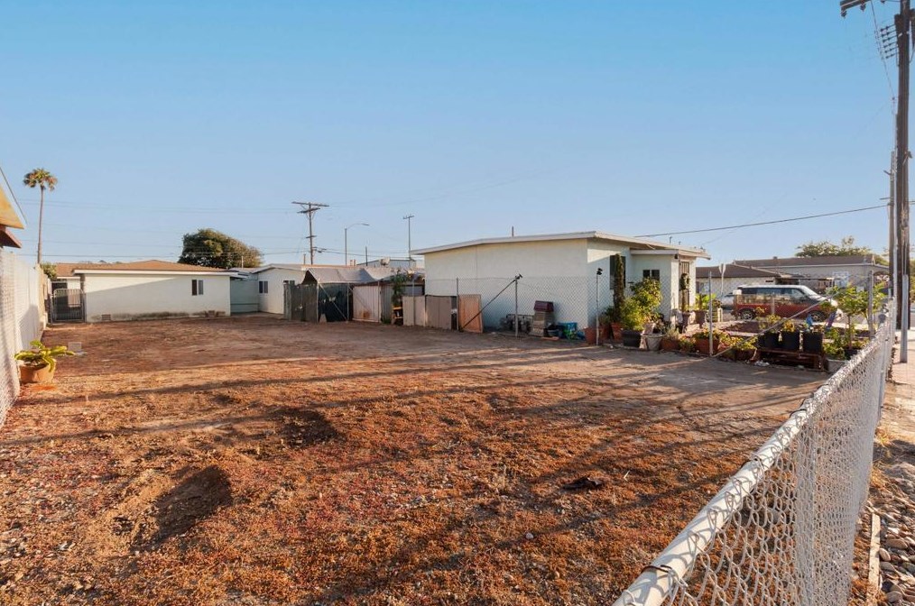 1669 Del Monte Ave, Chula Vista CA  91911-5817 exterior