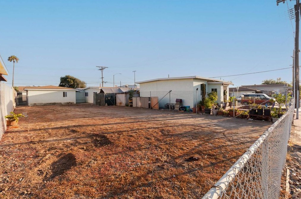 1669 Del Monte Ave, Chula Vista CA  91911-5817 exterior