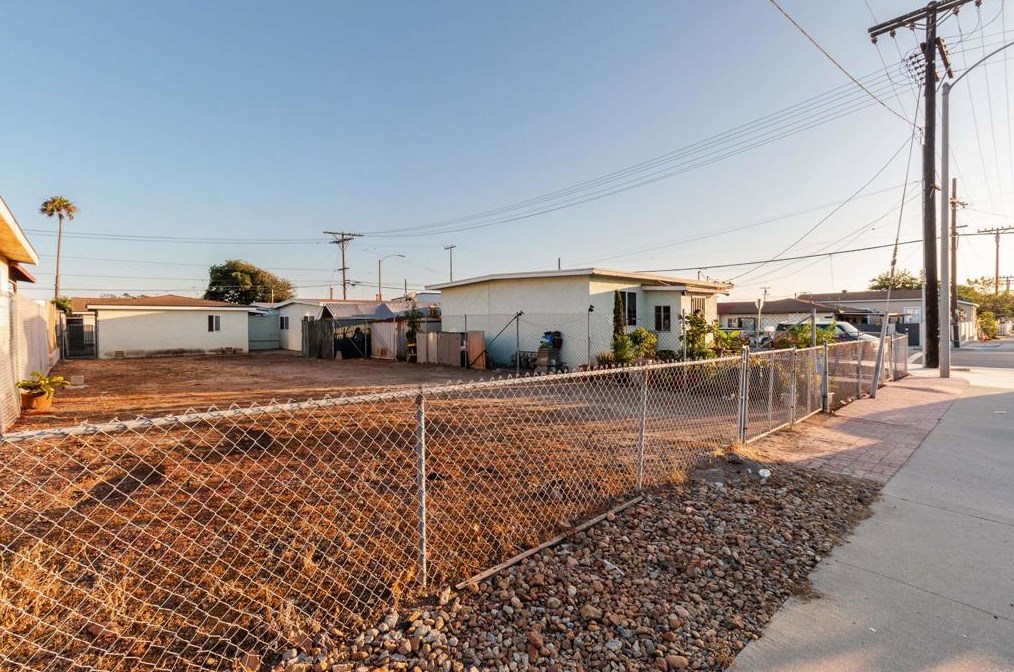 1669 Del Monte Ave, Chula Vista CA  91911-5817 exterior