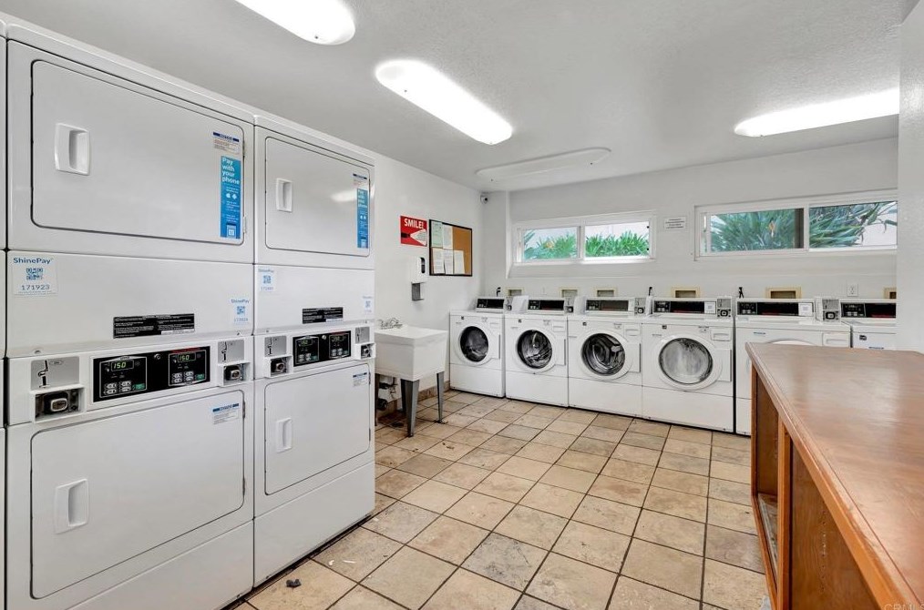 9860 Dale Ave, Spring Valley CA  91977-2437 exterior