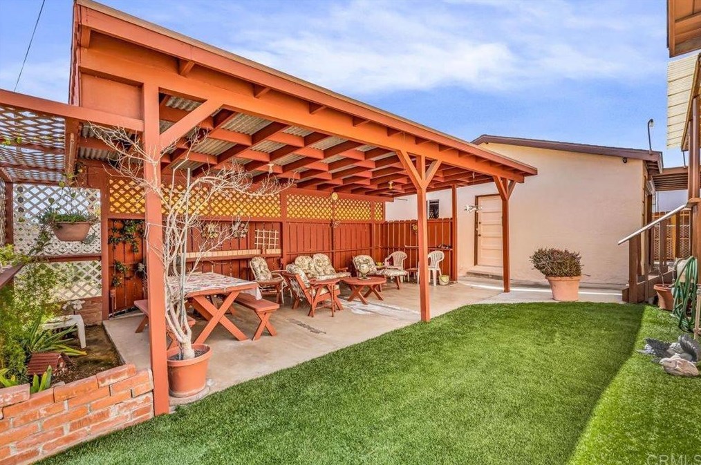 4825 Lyon St, San Diego, CA 92102-2643