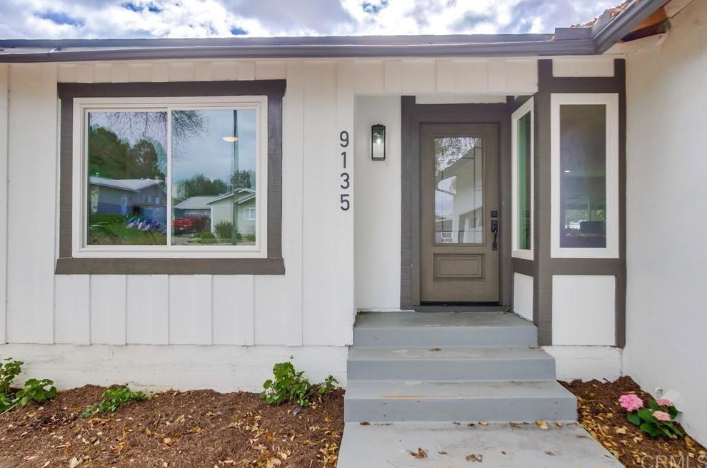9135 Farrington Dr, Santee, CA 92071-4817
