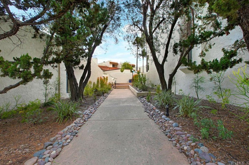 6844 Caminito Del Greco, San Diego CA 92120-2221 exterior