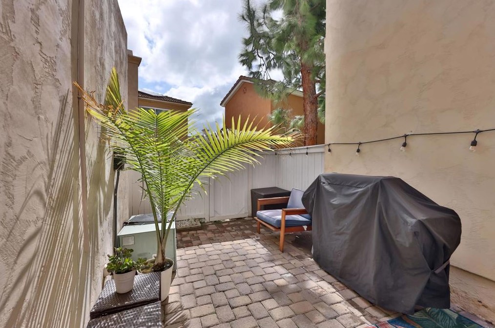 1228 La Vida Ct, Chula Vista CA  91915-1263 exterior