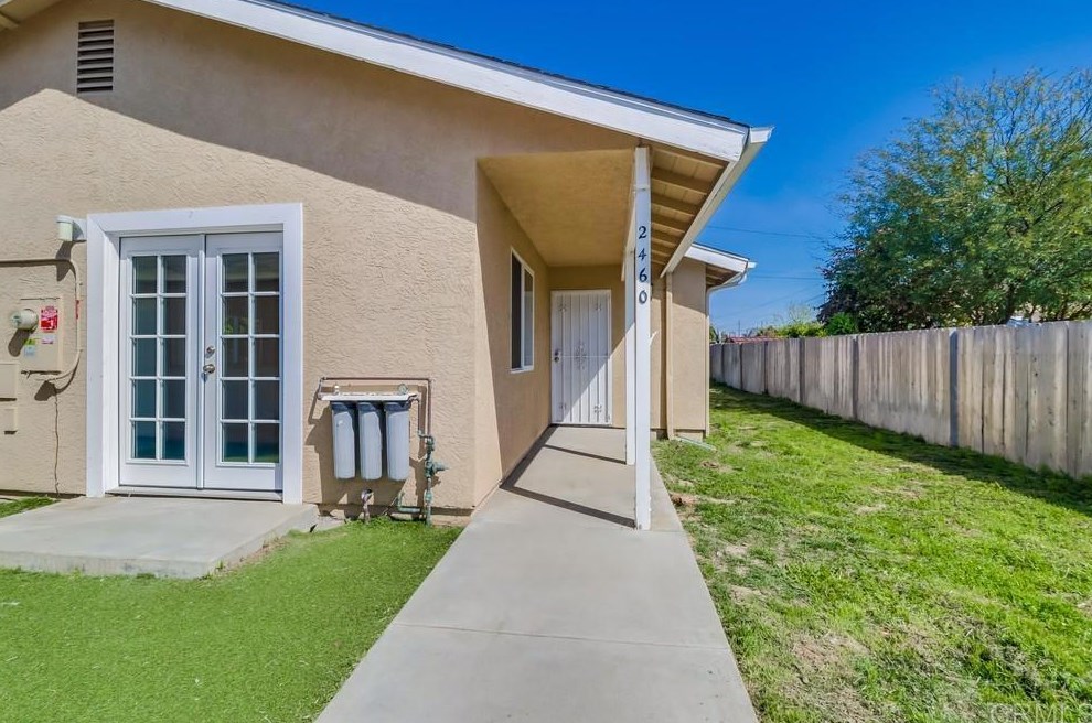 2460 Holliday Ln, Lemon Grove, CA 91945