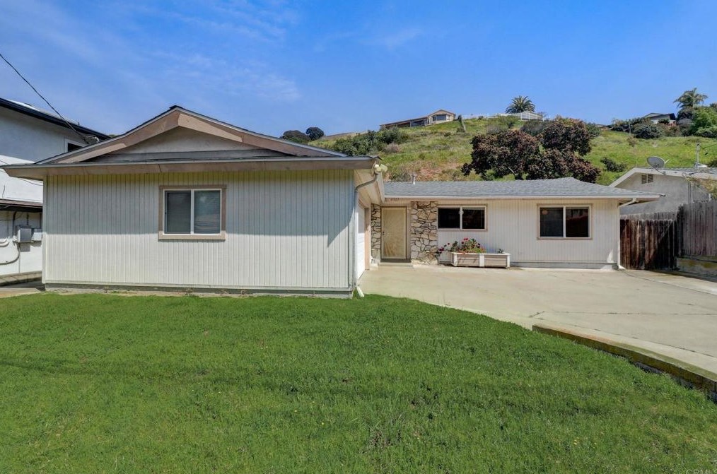 2323 Garfield Rd, San Diego, CA 92110-2334