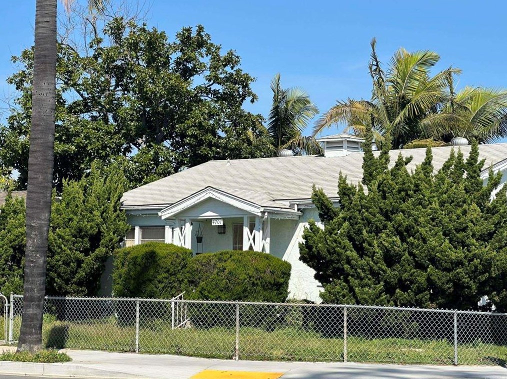 4701 Lenore Dr, San Diego, CA 92115-4208