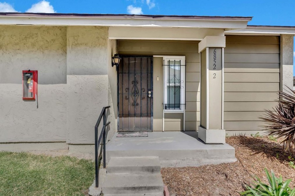 6852 Quebec Ct, San Diego, CA 92139-2736