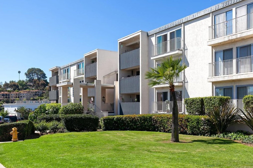4900 Rosehedge Dr #316, La Mesa, CA 91942