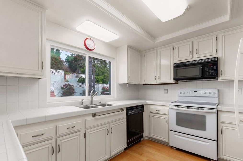 171 Camino Vista Real, Chula Vista CA  91910-6260 exterior