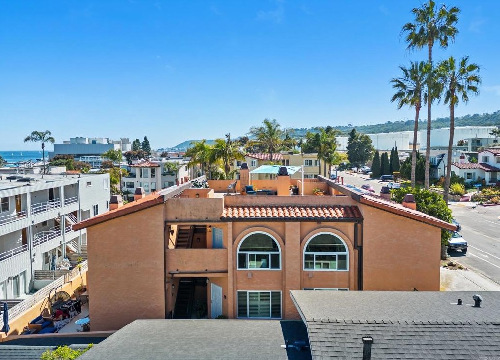 363 Rosecrans St, San Diego CA  92106-3527 exterior