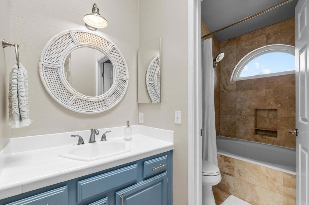 363 Rosecrans St, San Diego CA  92106-3527 exterior