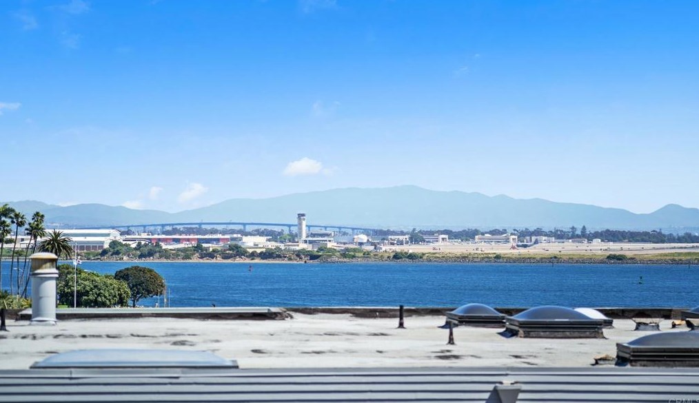 363 Rosecrans St, San Diego CA  92106-3527 exterior