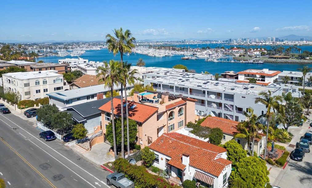 363 Rosecrans St, San Diego CA  92106-3527 exterior