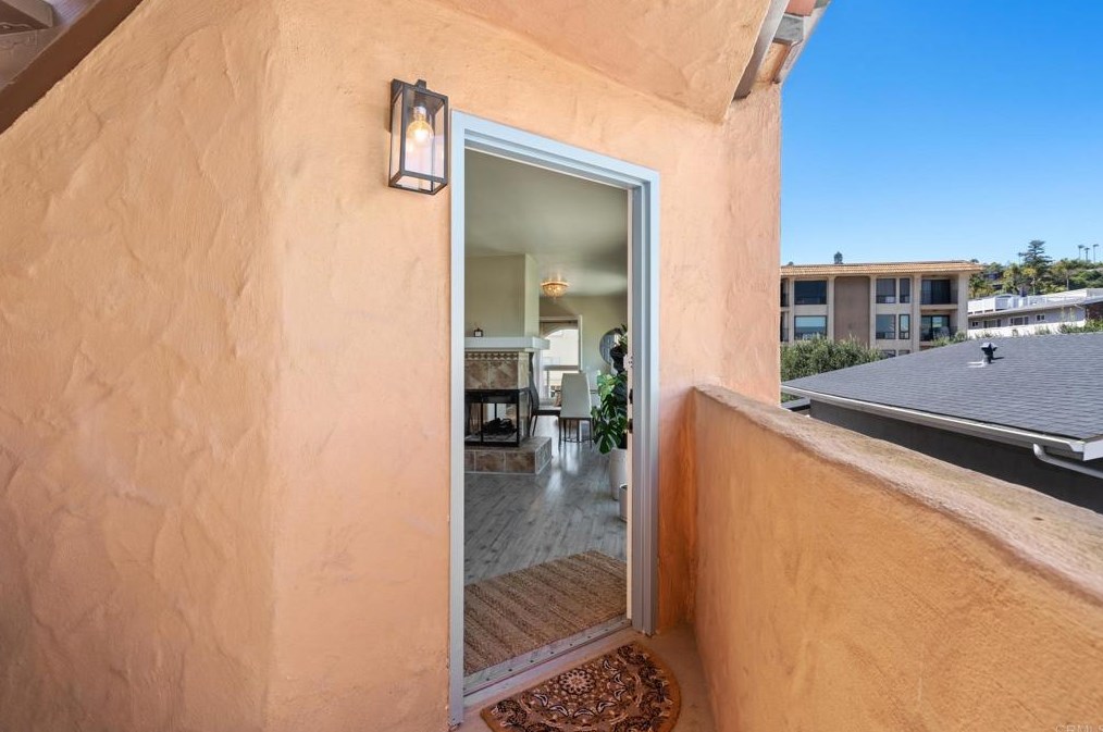 363 Rosecrans St, San Diego CA  92106-3527 exterior