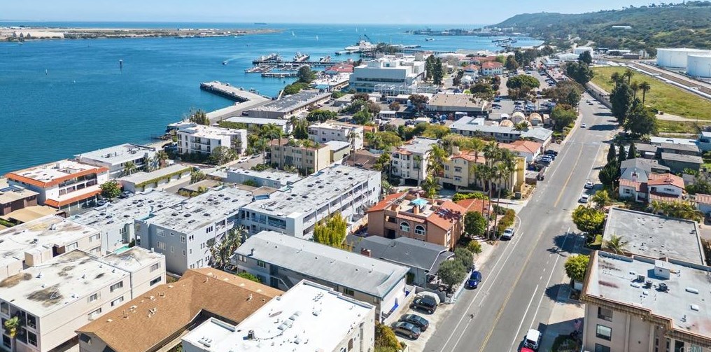 363 Rosecrans St, San Diego CA  92106-3527 exterior