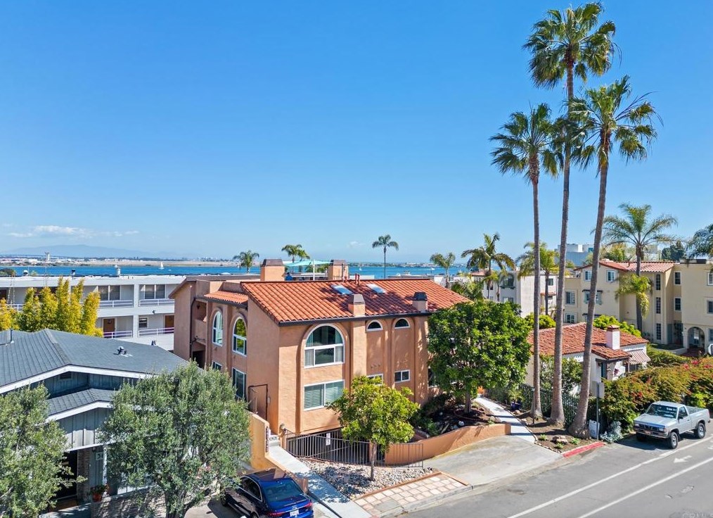 363 Rosecrans St, San Diego CA  92106-3527 exterior