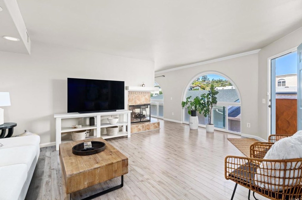 363 Rosecrans St, San Diego CA  92106-3527 exterior