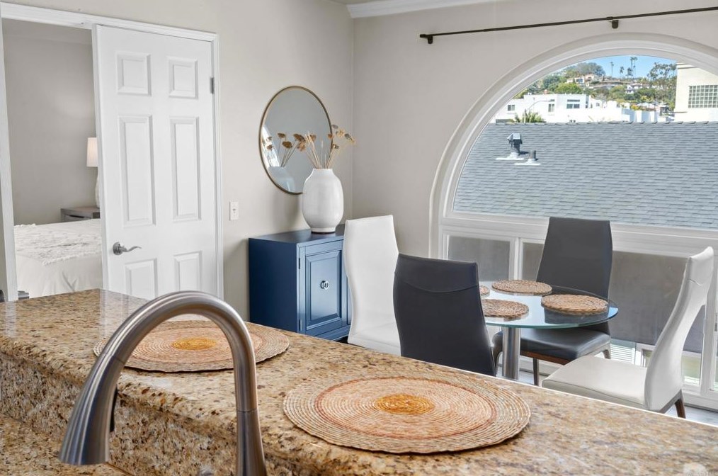 363 Rosecrans St, San Diego CA  92106-3527 exterior