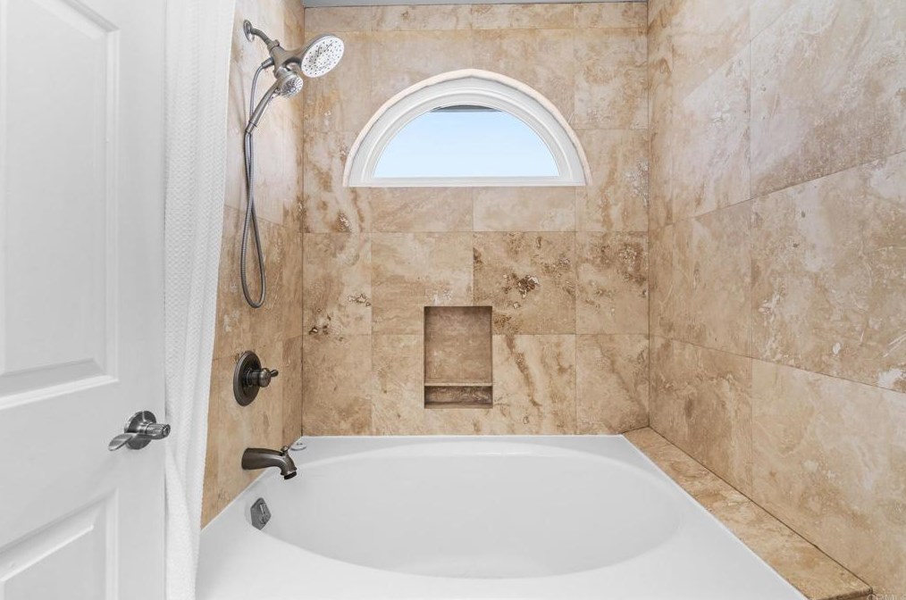 363 Rosecrans St, San Diego CA  92106-3527 exterior