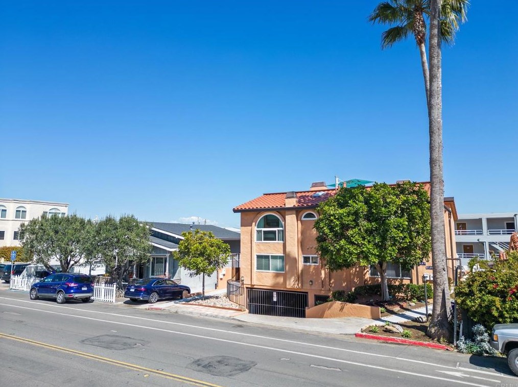 363 Rosecrans St, San Diego CA  92106-3527 exterior