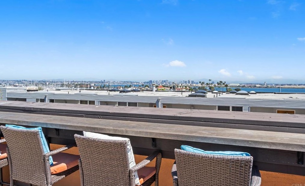 363 Rosecrans St, San Diego CA  92106-3527 exterior