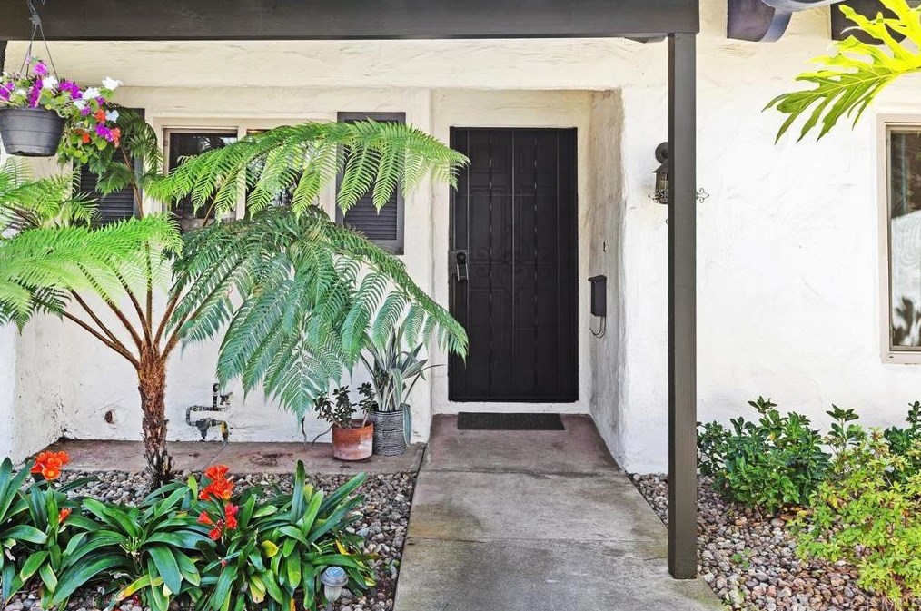 4315 Loma Riviera Ct, San Diego, CA 92110-5504